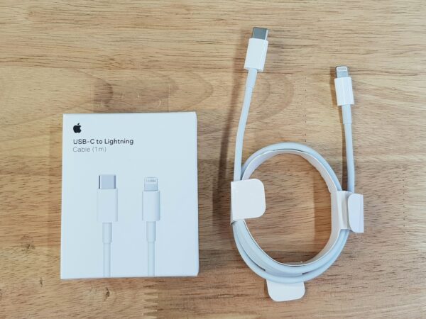 67311582_2296474087116124_8645867564548751360_o.jpg i990 Apple Original USB-C to Lightning Cable (used)