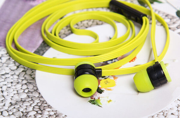I779 Huastay headphones with wire-based universal earphones