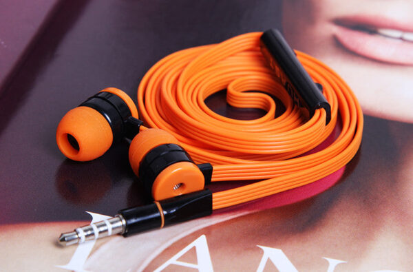 I779 Huastay headphones with wire-based universal earphones