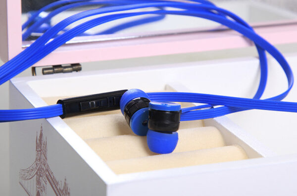 I779 Huastay headphones with wire-based universal earphones