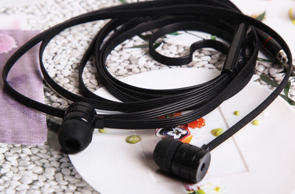I779 Huastay headphones with wire-based universal earphones