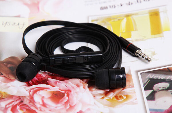 I779 Huastay headphones with wire-based universal earphones