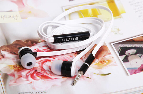 I779 Huastay headphones with wire-based universal earphones
