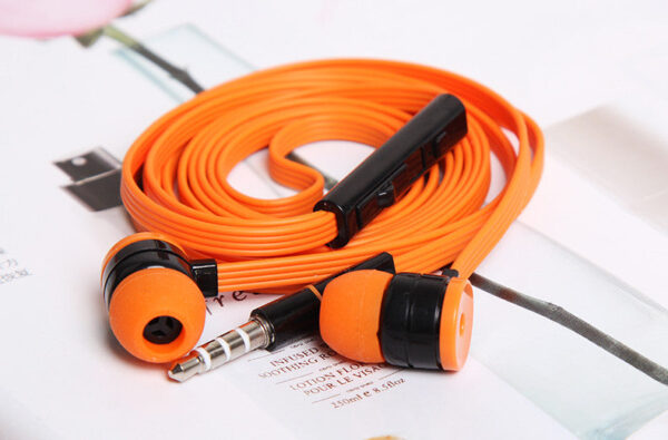 I779 Huastay headphones with wire-based universal earphones