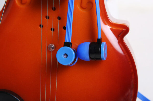 I779 Huastay headphones with wire-based universal earphones