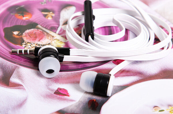 I779 Huastay headphones with wire-based universal earphones