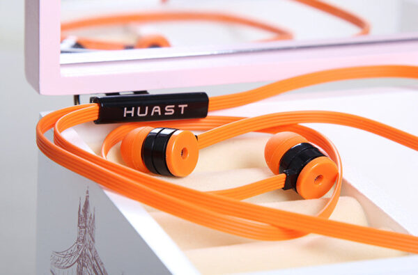 I779 Huastay headphones with wire-based universal earphones