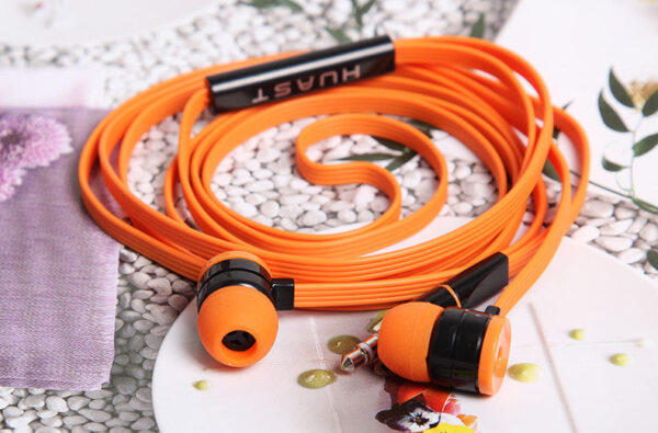 I779 Huastay headphones with wire-based universal earphones