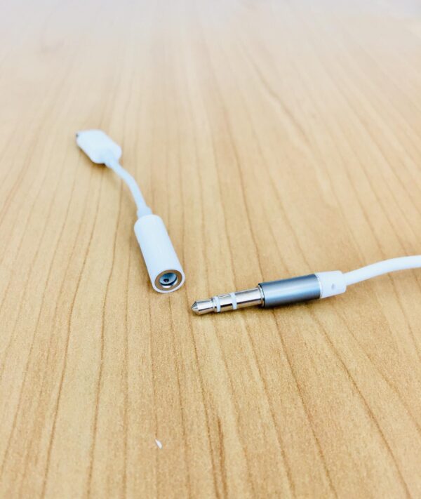 image_0eef6aea-27a9-4c46-8f75-ee15a61ddf01.jpg I769 Apple Original Lightning to 3.5mm Earphone audio adapter (used)