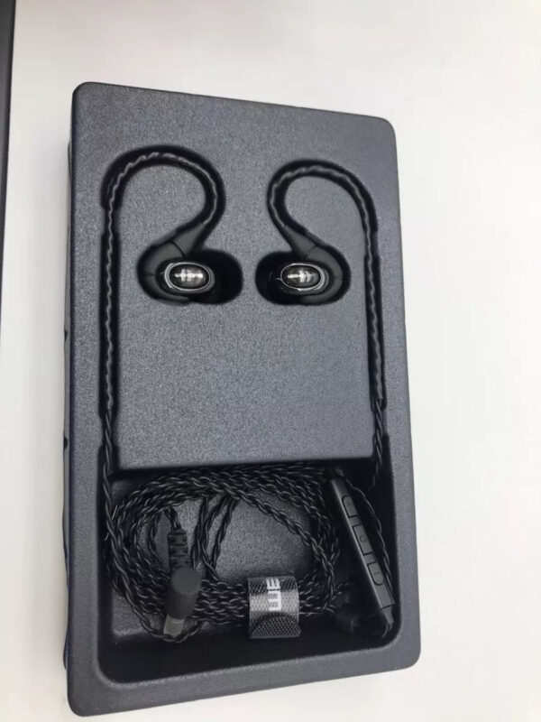 Y23 Dual moving coil in ear Earphone