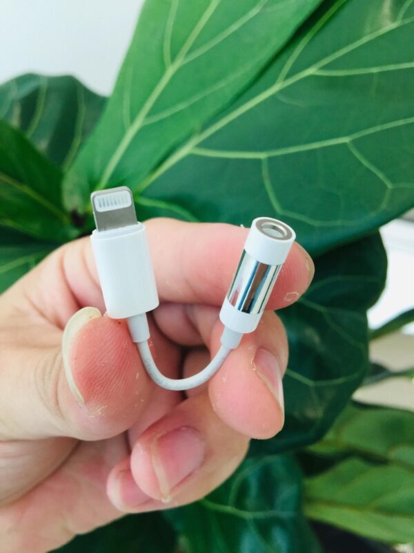 image_5653124a-7a25-4d6e-96d8-6e1d70a20693.jpg I769 Apple Original Lightning to 3.5mm Earphone audio adapter (used)
