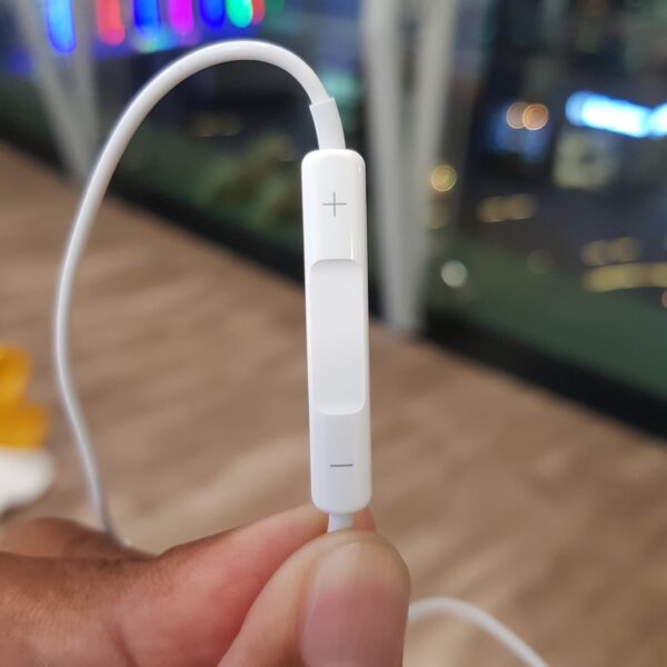image_79ae3873-c2e6-46d1-87ec-e0f1df820347.jpg i768 Apple Lightning EarPods Original (used)