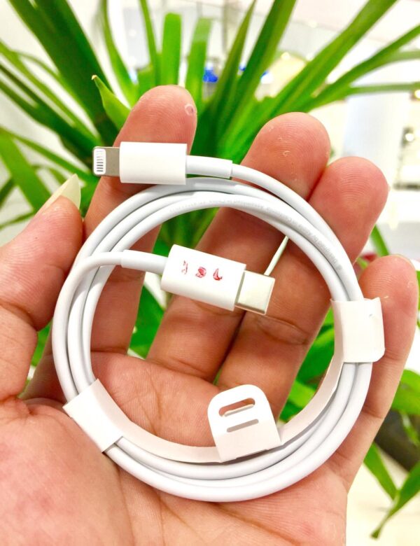 image_ce15797f-67f8-4a8c-8b83-0568c0986c64.jpg i990 Apple Original USB-C to Lightning Cable (used)