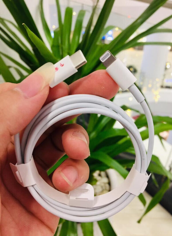 image_f3be5982-50bb-4512-9aa4-2e545e1e9209.jpg i990 Apple Original USB-C to Lightning Cable (used)